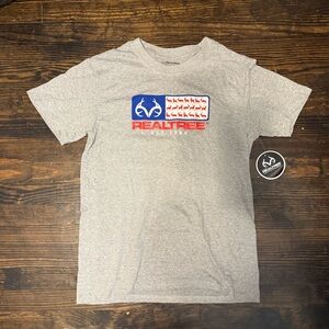 Realtree Gray Short-Sleeve Logo Tee with Red & Blue Accent